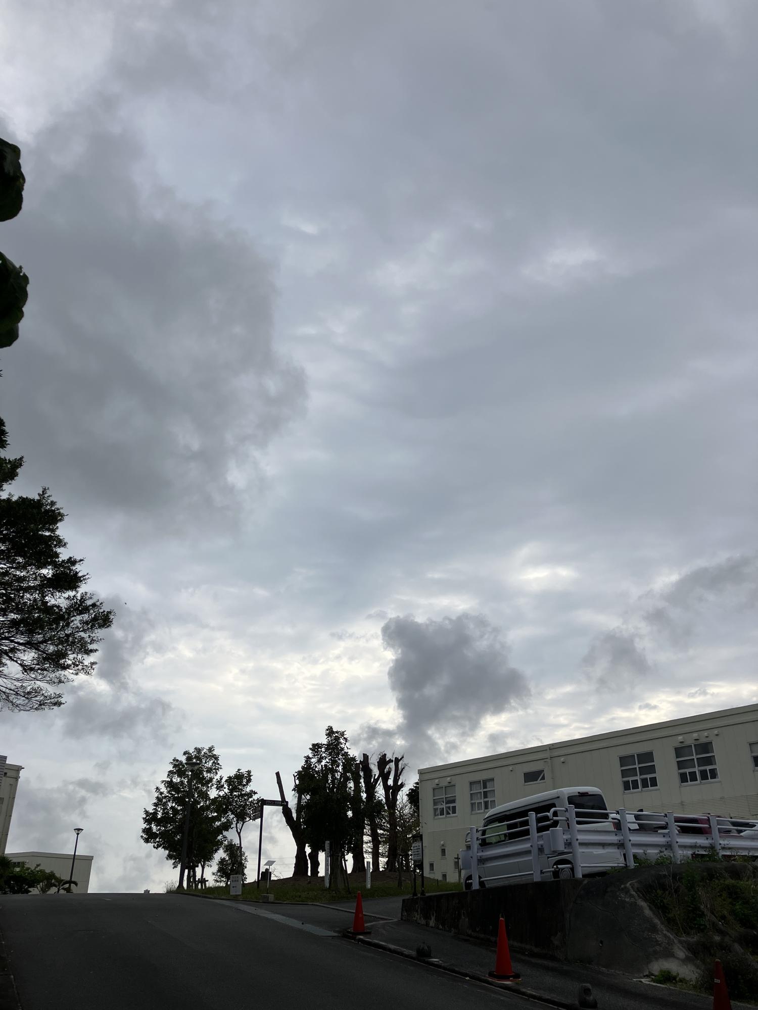 イェスタディの１６時０１分